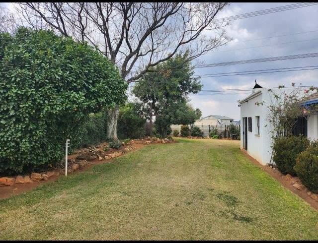 4 BEDROOM HOUSE FOR SALE IN VAN RIEBEECK PARK